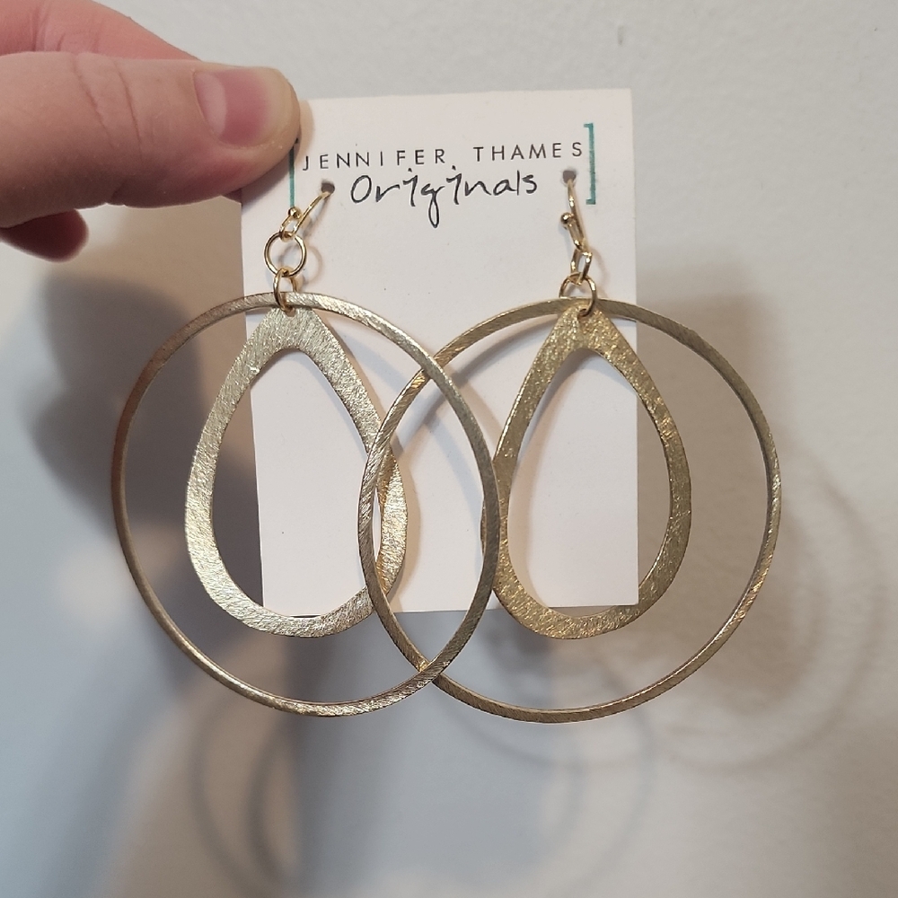 Jennifer Thames Gold Hoop Earrings